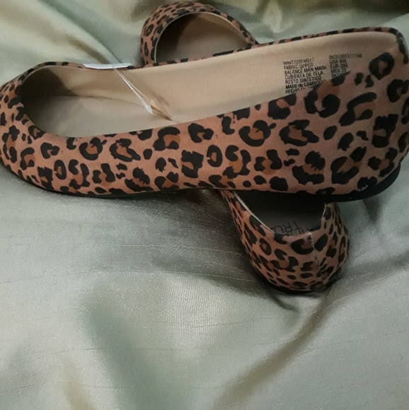 NWT Time and True Women's slip-ons - Picture 2 of 4